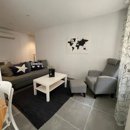 Casa vacanze Modern Centrally Located In *